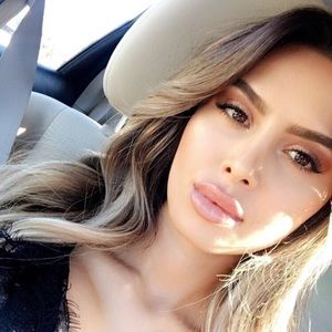 Meet your Posher, Yana